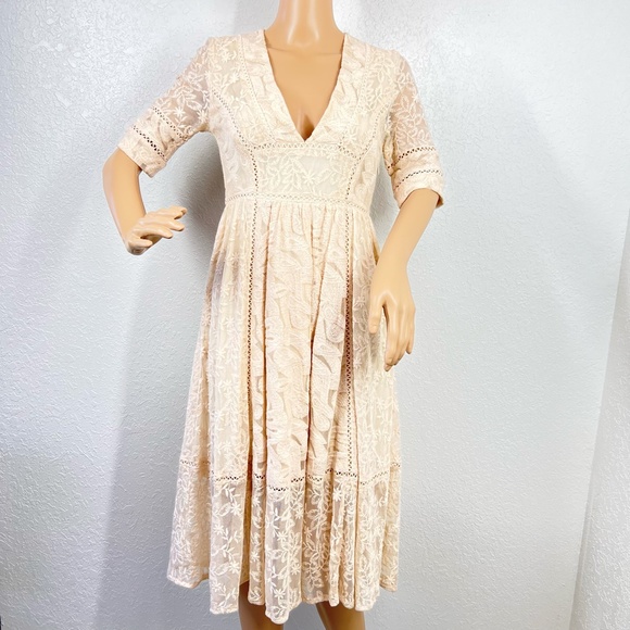 Free People Dresses & Skirts - Free People Lace, lined, champagne, Empire waisted sz. 2 dress